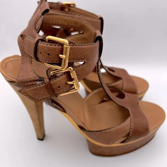 Gucci Sandals.