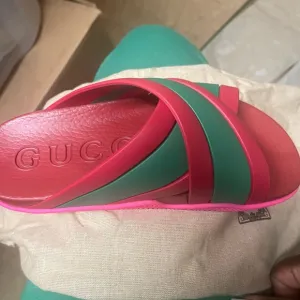 Gucci Women's Red and Green Sandals