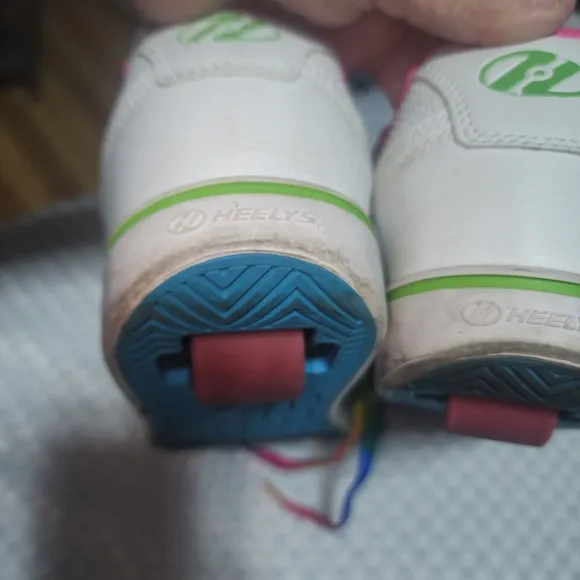 HEELYS EUC WOMENS SZ 6 YOUTH 5 MOTION PLUS RAINBOW HEELY SNEAKER SHOES