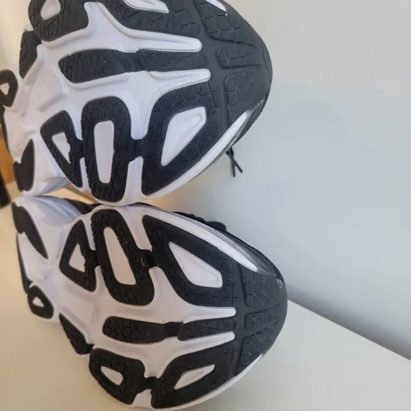 Hoka One Bondi 8 Black Running Shoes Womens Size 10.5 Wide 1127954 BWHT