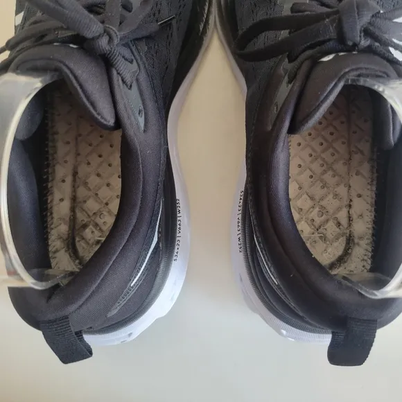 Hoka One Bondi 8 Black Running Shoes Womens Size 10.5 Wide 1127954 BWHT