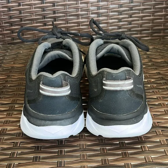 Hoka One One Akasa Shoes - Size 6.5D