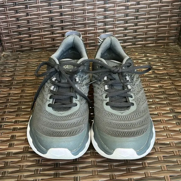 Hoka One One Akasa Shoes - Size 6.5D