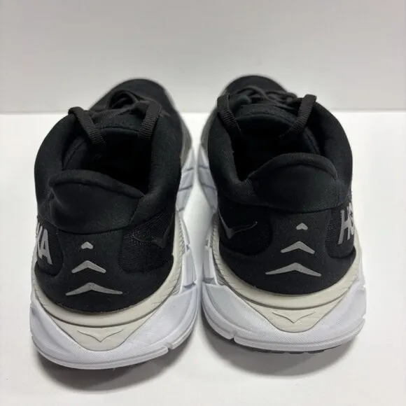 Hoka One One Women’s Arahi 6, Black Running Shoes, Size 5 Wide