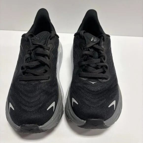 Hoka One One Women’s Arahi 6, Black Running Shoes, Size 5 Wide