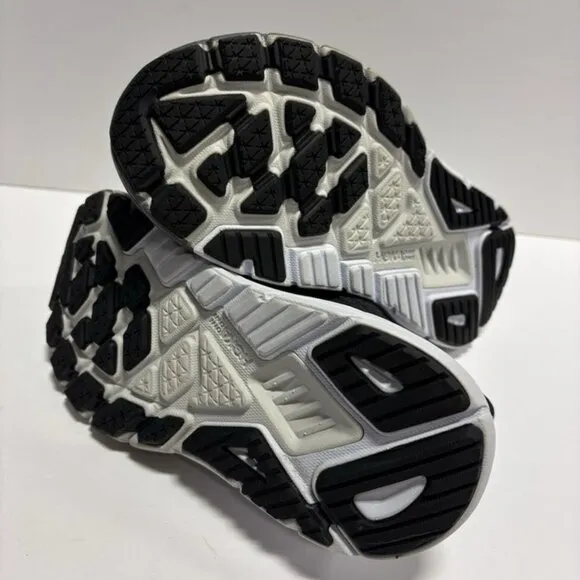 Hoka One One Women’s Arahi 6, Black Running Shoes, Size 5 Wide