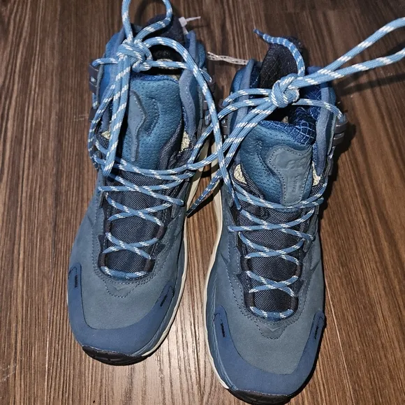 HOKA Women's Kaha 2 GTX Blue Coral Hiking Boots NWOB New Without Box 7.5