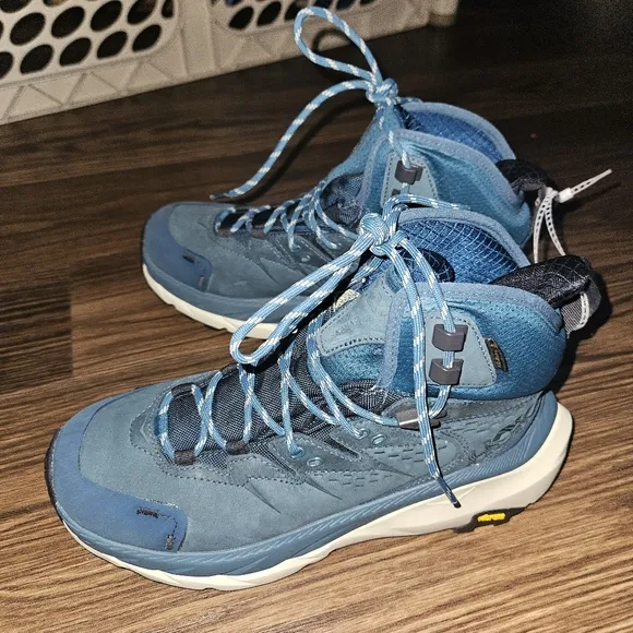 HOKA Women's Kaha 2 GTX Blue Coral Hiking Boots NWOB New Without Box 7.5