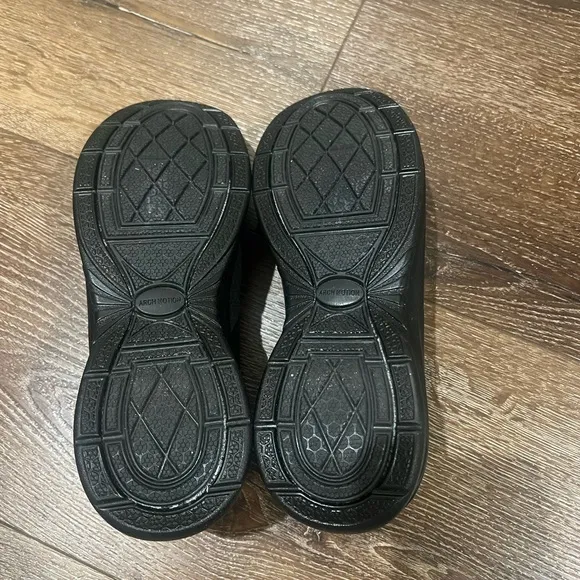 Hyper rememory foam Swiss design size 9 black NWOT