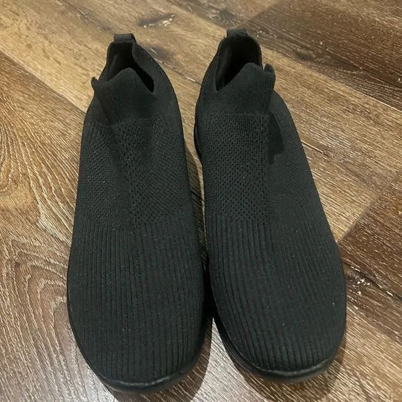 Hyper rememory foam Swiss design size 9 black NWOT