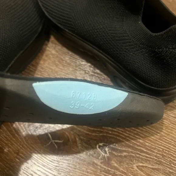 Hyper rememory foam Swiss design size 9 black NWOT