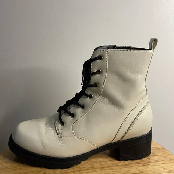 Ivory Cole Haan Camea Waterproof Leather Combat Boots Women’s Size 6.5 B