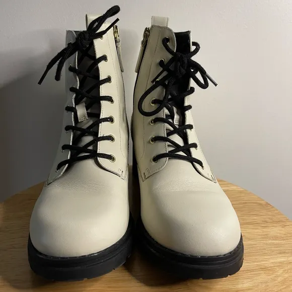 Ivory Cole Haan Camea Waterproof Leather Combat Boots Women’s Size 6.5 B