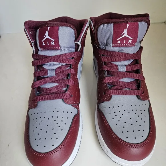 Jordan 1 Mid Cherrywood Red/White/Grey 7Y (DQ8423 615)