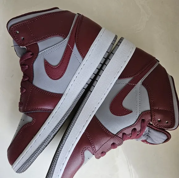 Jordan 1 Mid Cherrywood Red/White/Grey 7Y (DQ8423 615)