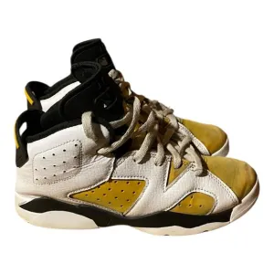 Jordan Kids Retro 6 White Yellow Size 2y Boys Basketball Sneakers