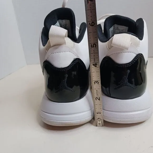 Jordan Maxin 200 Youth Sneaker size 6.5Y Shoes