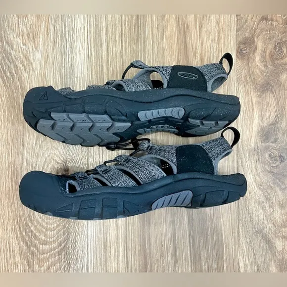 KEEN Newport H2 Men black/steel grey Size 7.5 EUC