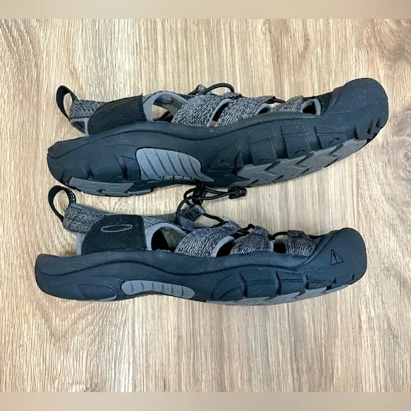 KEEN Newport H2 Men black/steel grey Size 7.5 EUC