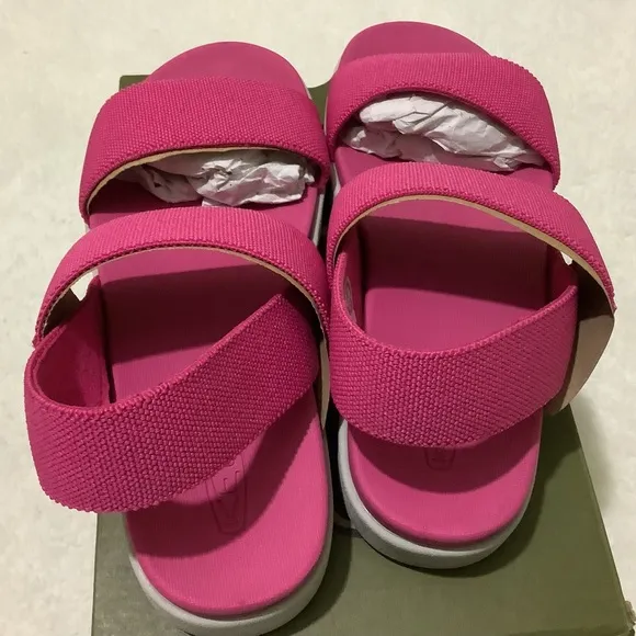 Keen Pink Peacock/Vapor Women’s Sandal size 6.5 NWB