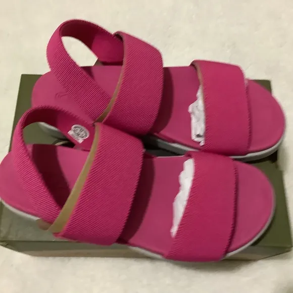 Keen Pink Peacock/Vapor Women’s Sandal size 6.5 NWB