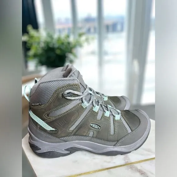 KEEN women’s Circadia Mid High Top Waterproof Hiking Boots Size 7