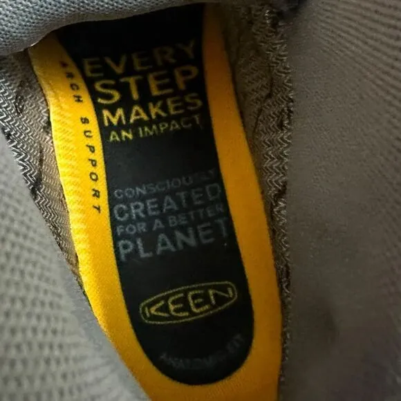 KEEN women’s Circadia Mid High Top Waterproof Hiking Boots Size 7