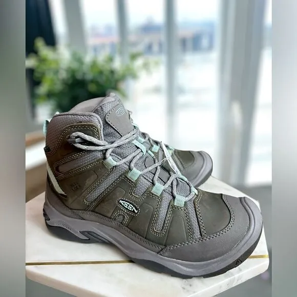 KEEN women’s Circadia Mid High Top Waterproof Hiking Boots Size 7