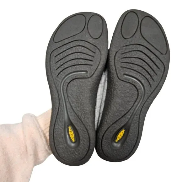 Keen Womens Slip-On Slippers 39.5 US 9 Gray Fleece Lining Comfort Indoor Shoes