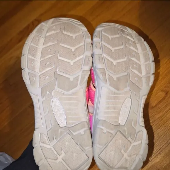 Keen fisherman youth Pink and Gray Sandals size 5
