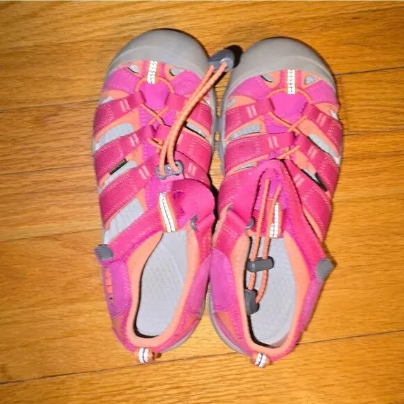 Keen fisherman youth Pink and Gray Sandals size 5