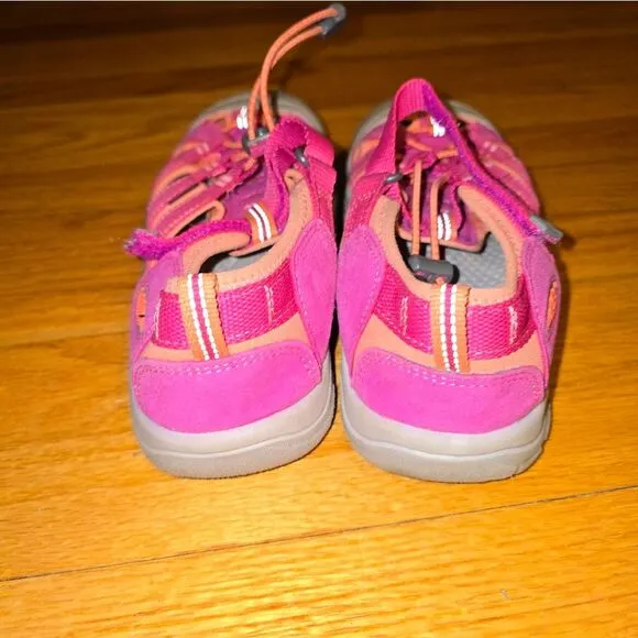 Keen fisherman youth Pink and Gray Sandals size 5