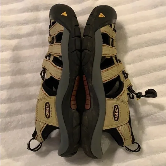 Keens lime green great shape. Size 8.​​​​​​​​​​​​​​​​
