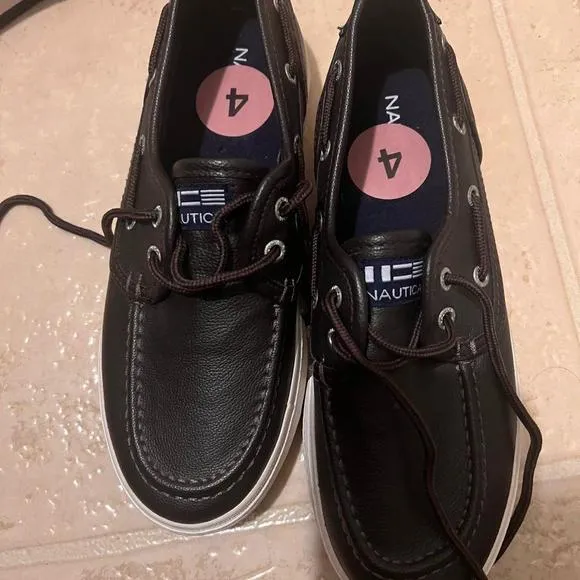 Kids Nautica shoes size 4 Nautica