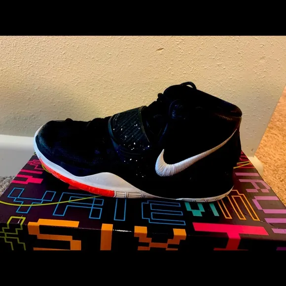 Kyrie 6 Boys Shoes 5.5Y