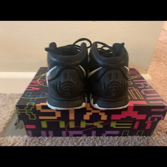 Kyrie 6 Boys Shoes 5.5Y