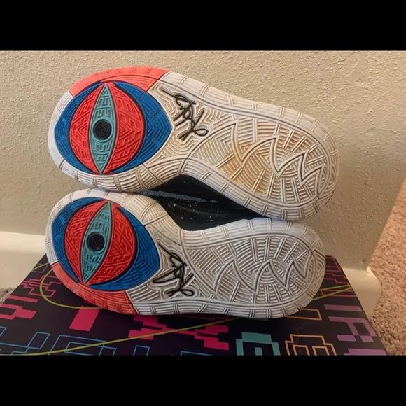 Kyrie 6 Boys Shoes 5.5Y