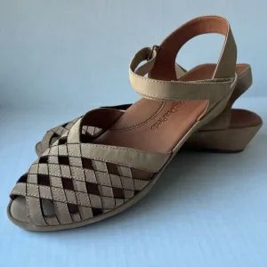 L'Amour Des Pieds Womens Burcie Sandals Size 11