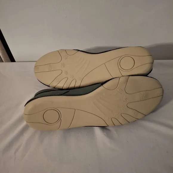 LDECK Men's Green and Cream Athletic Shoes, Gray Bungi Laces And Rubber Soles