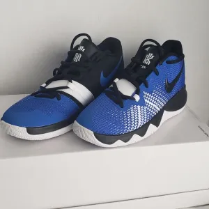 Like New Kyrie Irving Flytrap AA1154 400 Blue/Black/White‎ Basketball Shoes