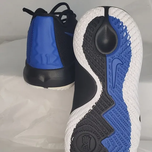 Like New Kyrie Irving Flytrap AA1154 400 Blue/Black/White‎ Basketball Shoes