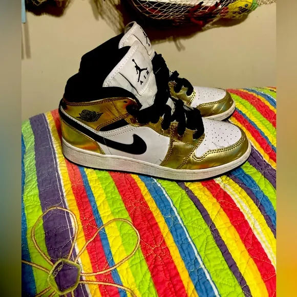 Like new! Nike Air Jordan 1 Retro Mid SE GS Metallic Gold Black White 5Y