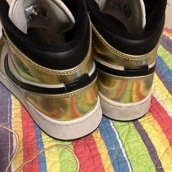 Like new! Nike Air Jordan 1 Retro Mid SE GS Metallic Gold Black White 5Y