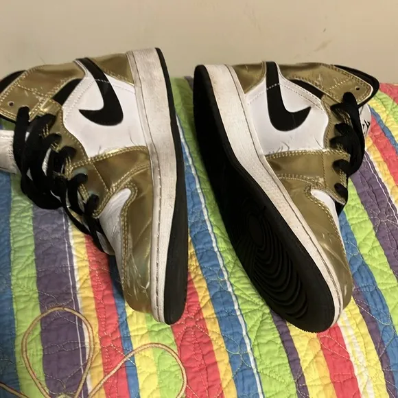 Like new! Nike Air Jordan 1 Retro Mid SE GS Metallic Gold Black White 5Y