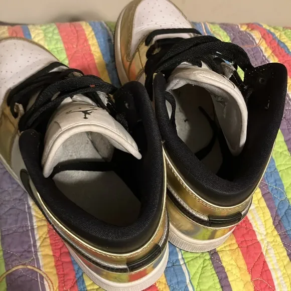 Like new! Nike Air Jordan 1 Retro Mid SE GS Metallic Gold Black White 5Y