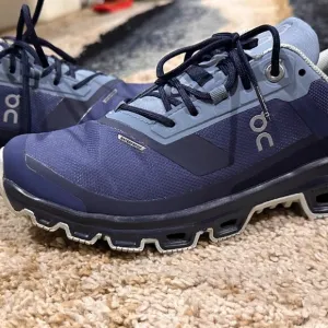 LIKE NEW ON RUNNING Cloudventure Waterproof Hiking Shoes WORN TWICE Women 7.5