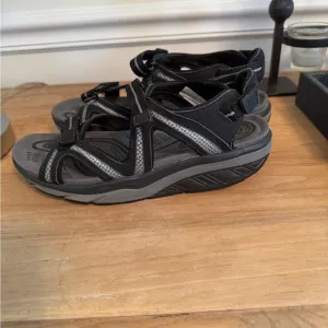 LN MBT Rocker Women’s Sandals 9-9.5