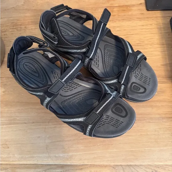 LN MBT Rocker Women’s Sandals 9-9.5