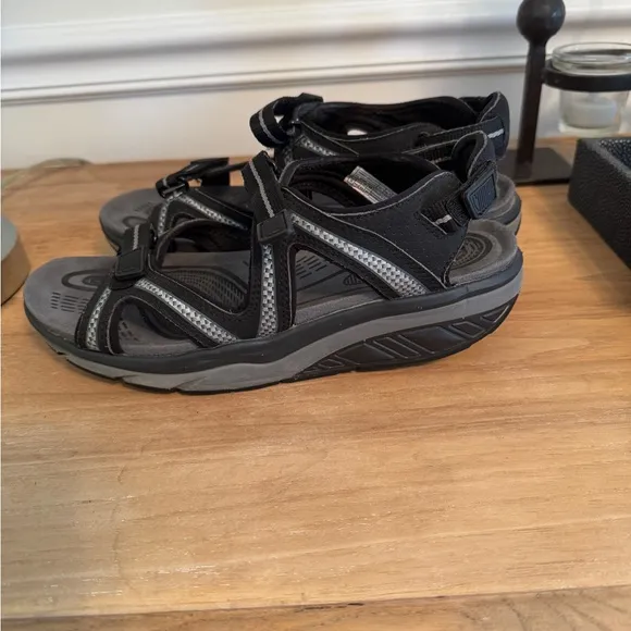 LN MBT Rocker Women’s Sandals 9-9.5