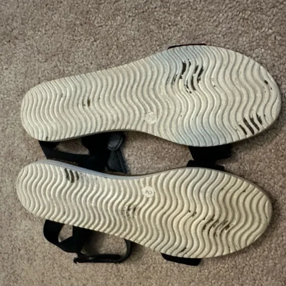 Lot of Youth Girls Size 2 Sandals EUC